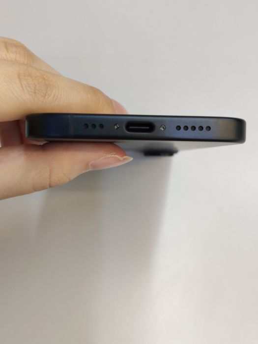 Apple Apple iPhone 16 — photo 5 of 8