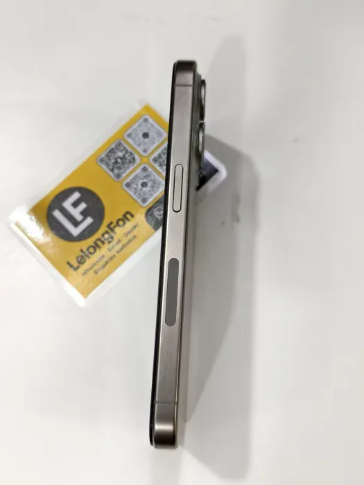 Apple iPhone 15 Pro — photo 5 of 8