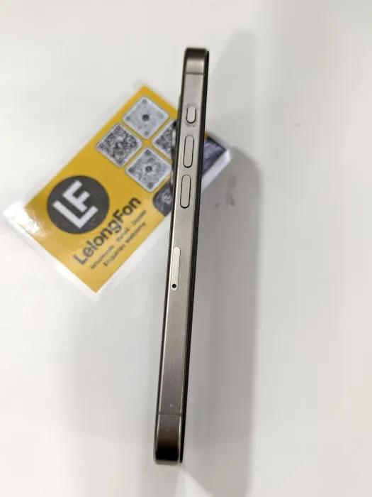 Apple iPhone 15 Pro — photo 6 of 8