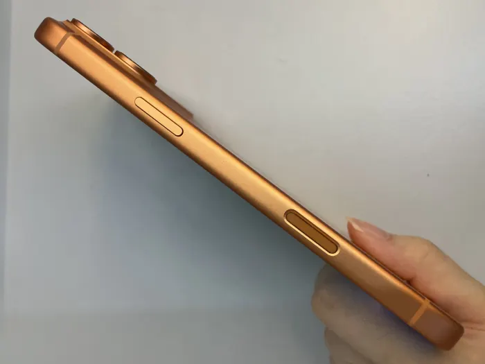 Apple iPhone 17 Pro Max — photo 3 of 10