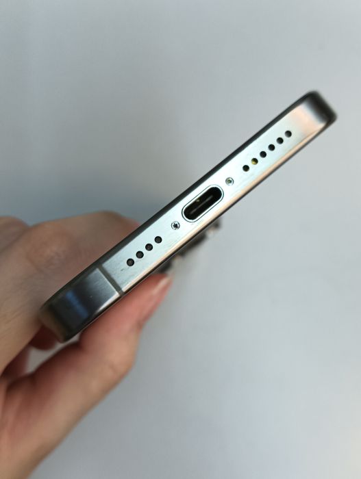 Apple iPhone 15 Pro Max — photo 6 of 10