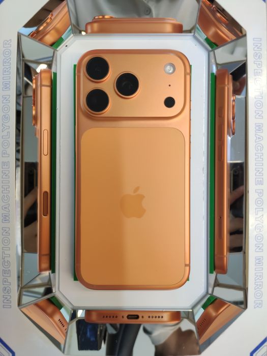 Apple iPhone 17 Pro — photo 2 of 10