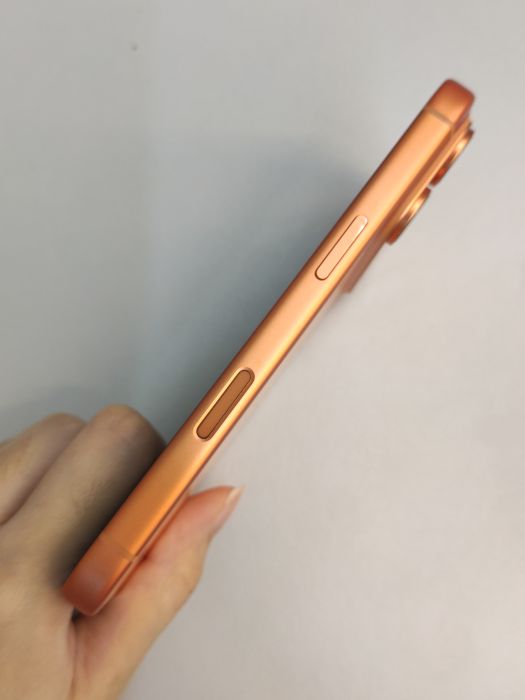 Apple iPhone 17 Pro — photo 6 of 10