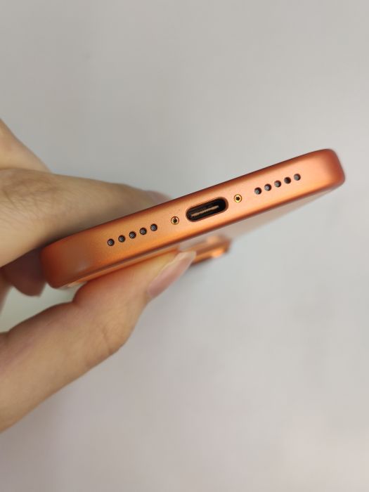 Apple iPhone 17 Pro — photo 7 of 10