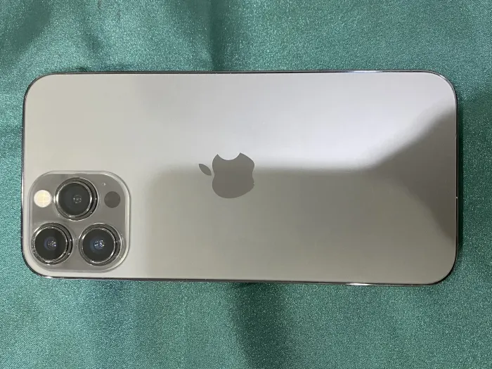Apple iPhone 13 Pro Max — photo 2 of 10