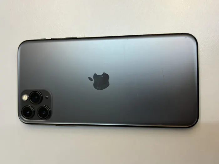 Apple iPhone 11 Pro Max — photo 3 of 11