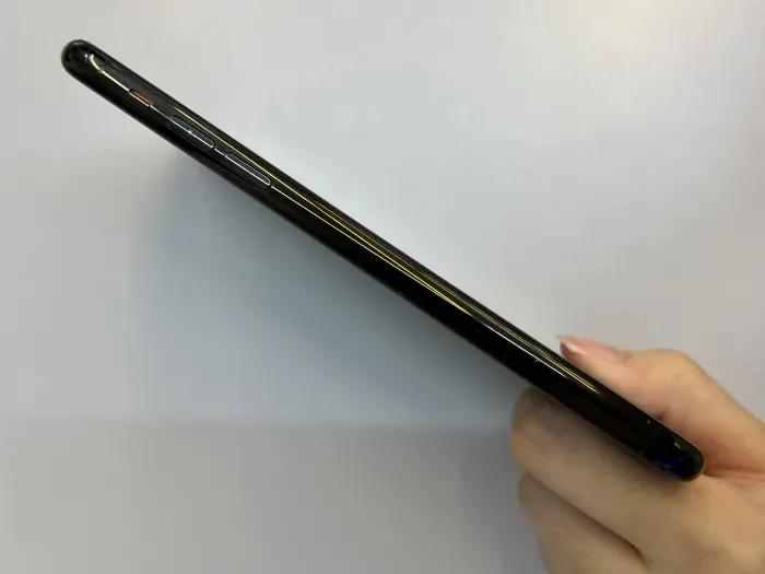 Apple iPhone 11 Pro Max — photo 7 of 11
