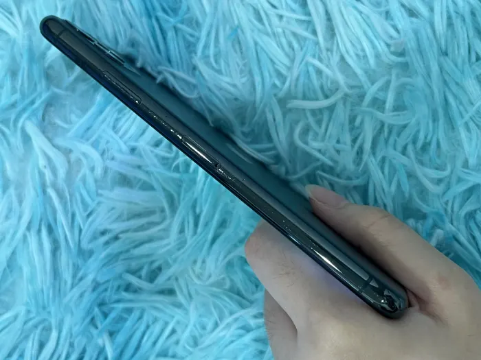 Apple iPhone 11 Pro Max — photo 1 of 9