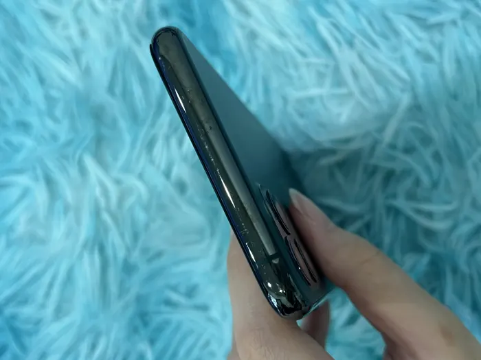 Apple iPhone 11 Pro Max — photo 8 of 9