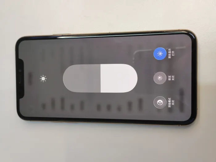 Apple iPhone 11 Pro Max — photo 3 of 10