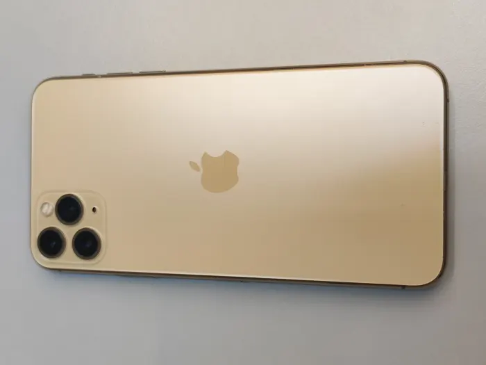 Apple iPhone 11 Pro Max — photo 8 of 10