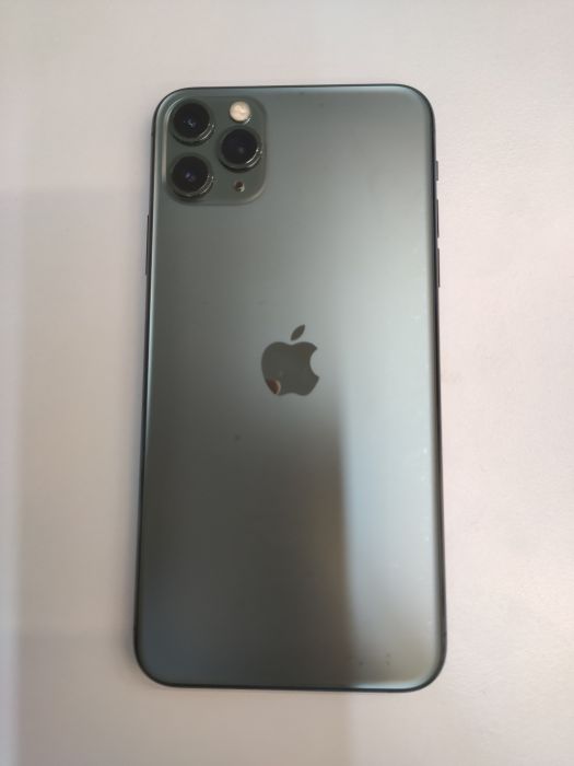 Apple iPhone 11 Pro Max — photo 2 of 8