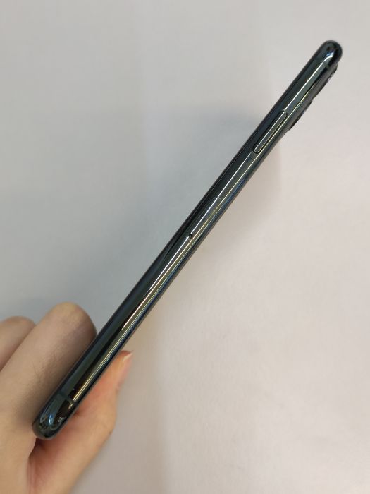 Apple iPhone 11 Pro Max — photo 4 of 8