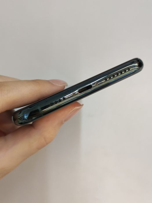 Apple iPhone 11 Pro Max — photo 5 of 8