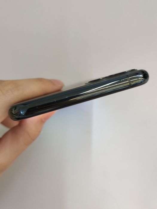 Apple iPhone 11 Pro Max — photo 6 of 8