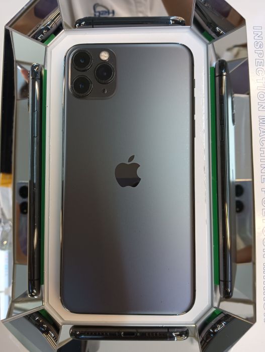 Apple iPhone 11 Pro Max — photo 3 of 10