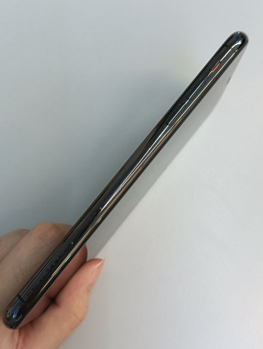 Apple iPhone 11 Pro Max — photo 4 of 10