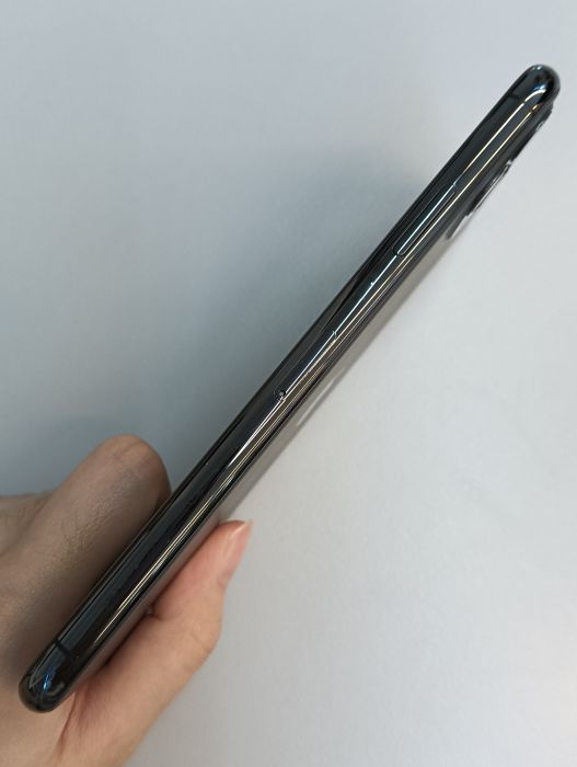 Apple iPhone 11 Pro Max — photo 5 of 10