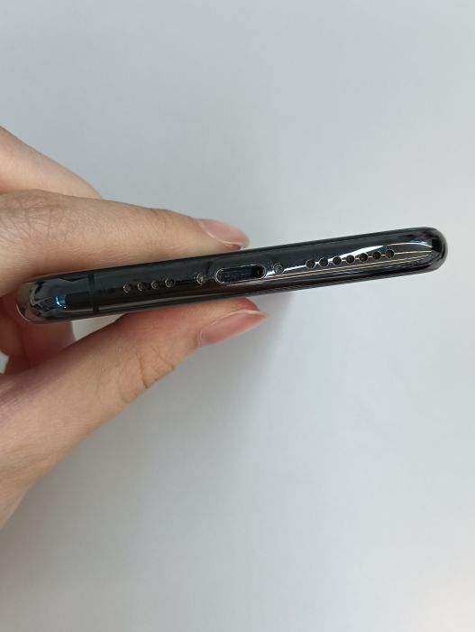 Apple iPhone 11 Pro Max — photo 6 of 10