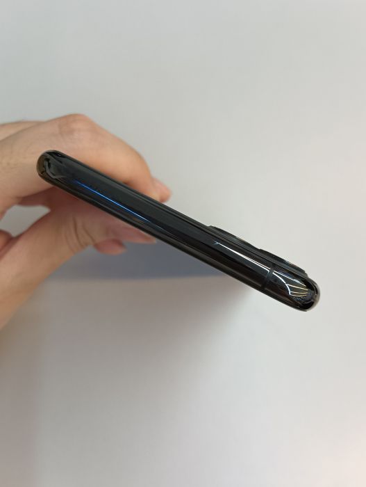 Apple iPhone 11 Pro Max — photo 7 of 10