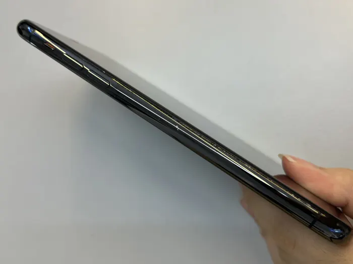 Apple iPhone 11 Pro Max — photo 2 of 11