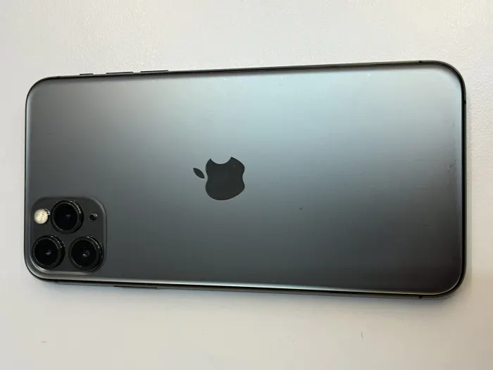 Apple iPhone 11 Pro Max — photo 7 of 11
