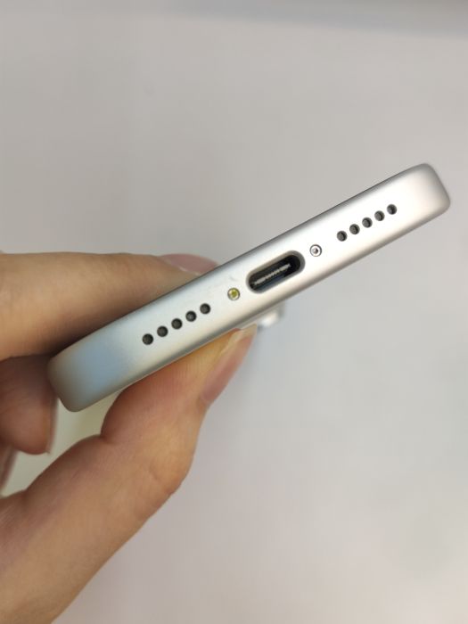 Apple iPhone 17 Pro — photo 5 of 10