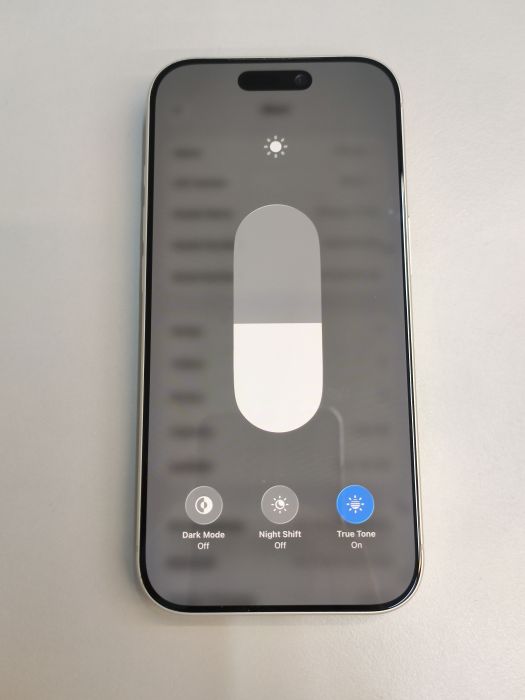 Apple iPhone 17 Pro — photo 7 of 10