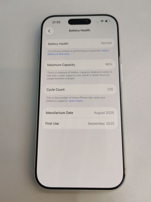 Apple iPhone 17 Pro — photo 9 of 10