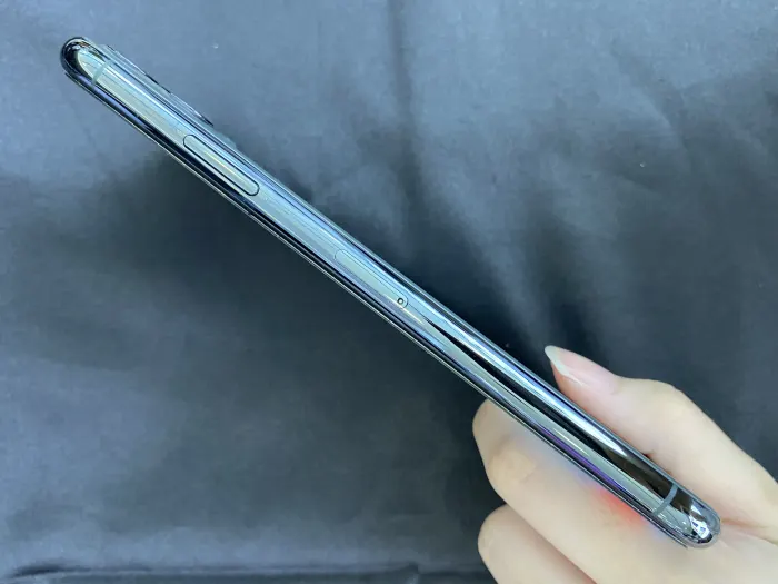 Apple iPhone 11 Pro Max — photo 2 of 10