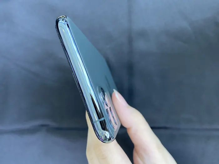 Apple iPhone 11 Pro Max — photo 3 of 10