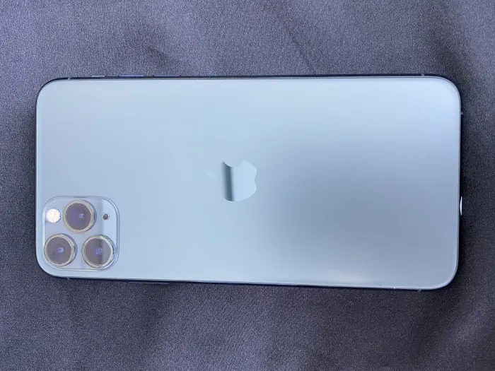 Apple iPhone 11 Pro Max — photo 8 of 10