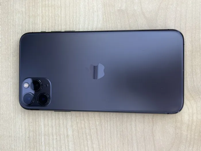 Apple iPhone 11 Pro Max — photo 1 of 10