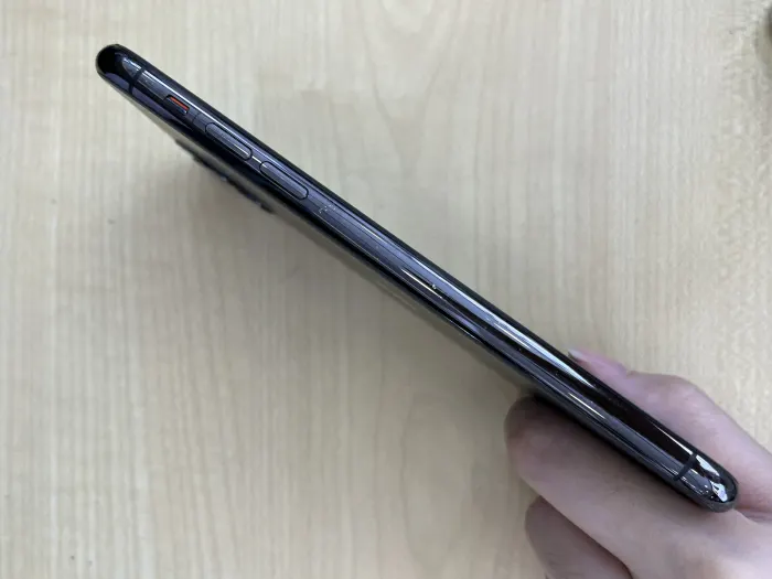 Apple iPhone 11 Pro Max — photo 2 of 10