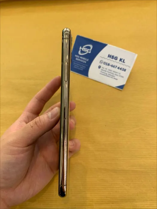 Apple iPhone 11 Pro Max — photo 3 of 8