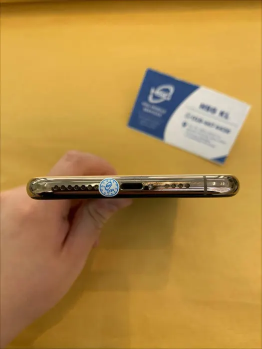 Apple iPhone 11 Pro Max — photo 4 of 8