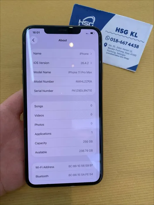 Apple iPhone 11 Pro Max — photo 6 of 8
