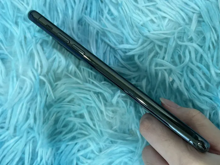Apple iPhone 11 Pro Max — photo 1 of 10