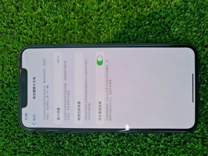Apple iPhone 11 Pro Max — photo 2 of 7