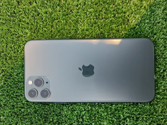 Apple iPhone 11 Pro Max — photo 3 of 7