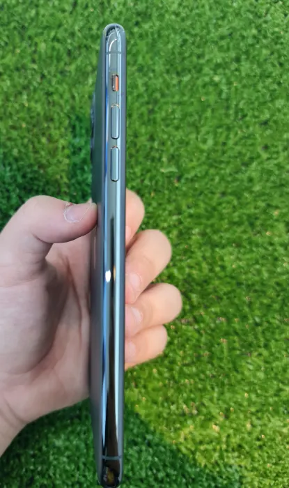 Apple iPhone 11 Pro Max — photo 7 of 7