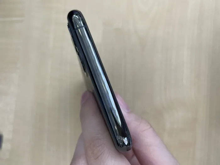Apple iPhone 11 Pro Max — photo 1 of 10