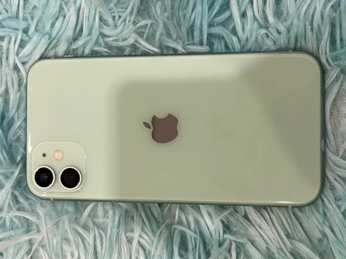 Apple iPhone 11 — photo 1 of 10
