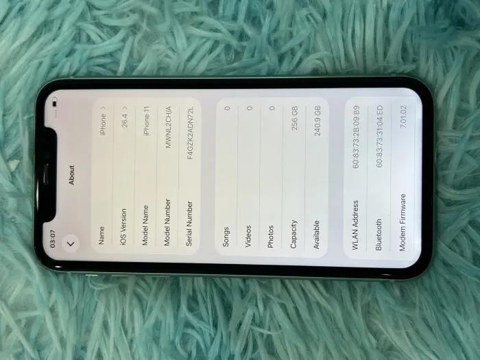 Apple iPhone 11 — photo 2 of 10