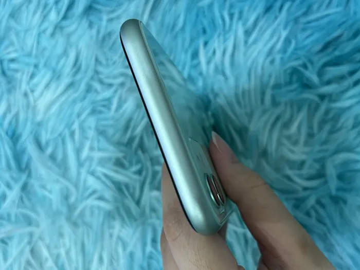 Apple iPhone 11 — photo 4 of 10