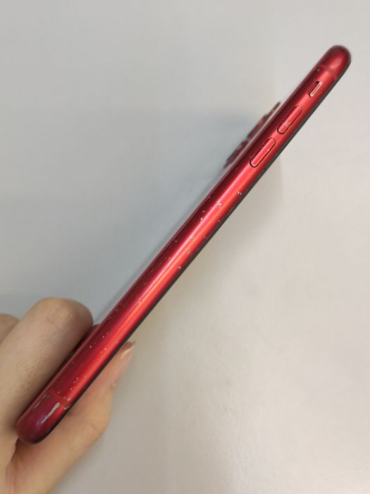 Apple iPhone 11 — photo 3 of 8