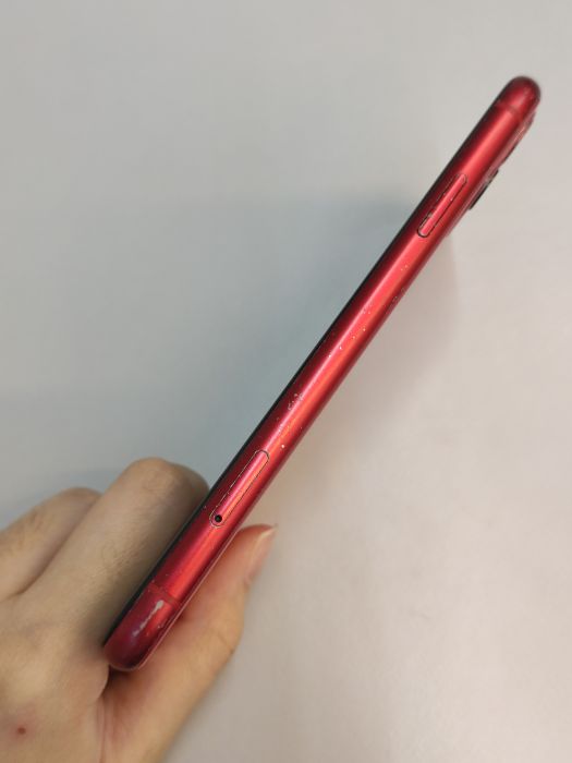 Apple iPhone 11 — photo 4 of 8