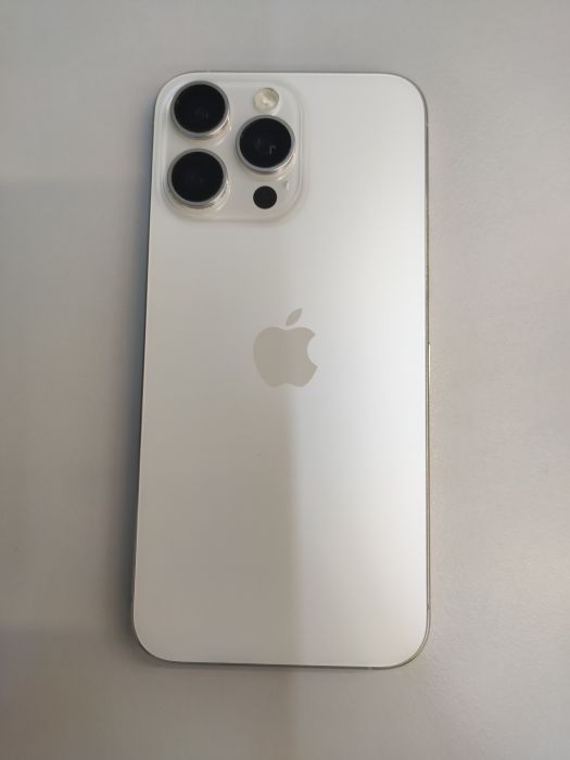 Apple iPhone 15 Pro Max — photo 2 of 10