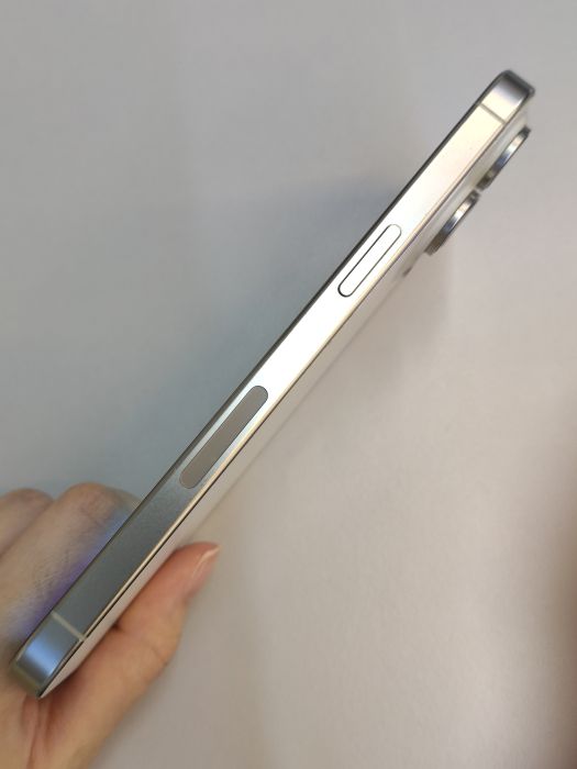 Apple iPhone 15 Pro Max — photo 4 of 10