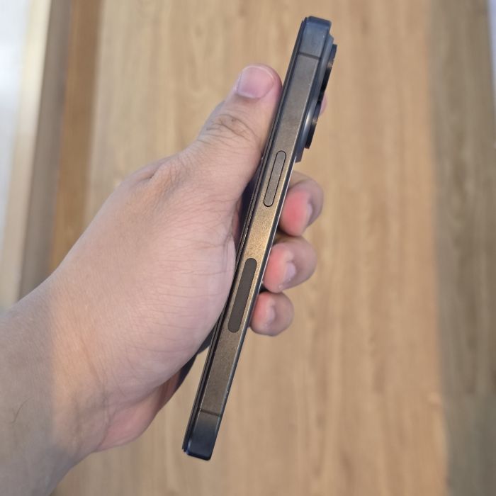 Apple iPhone 15 Pro — photo 3 of 8